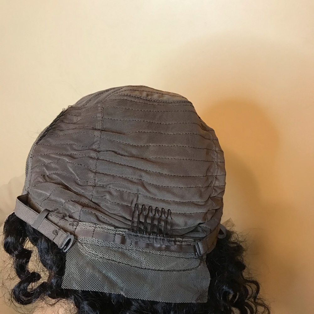 I’m selling a lace frontal wig - Picture 4 of 4